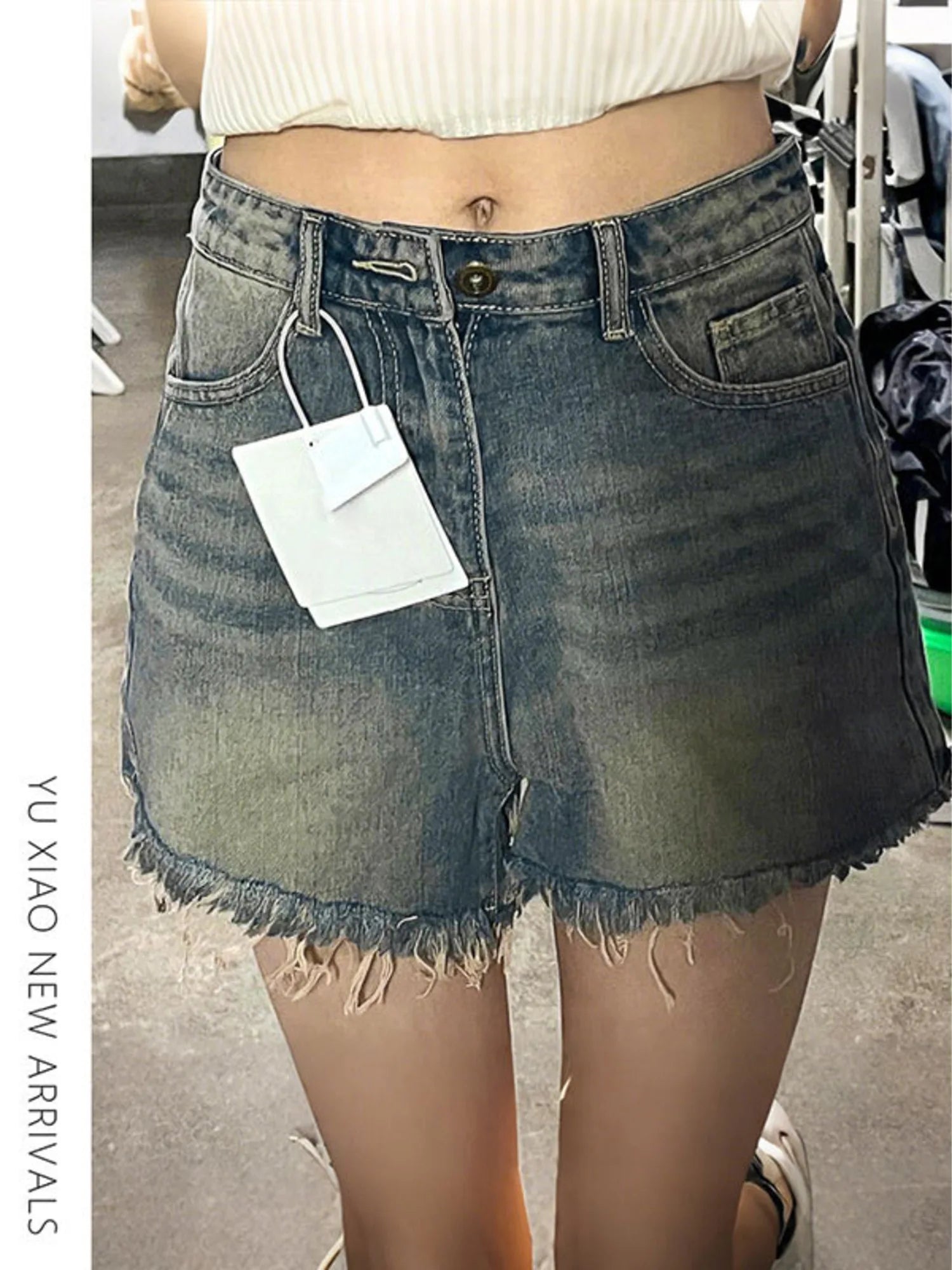 Women's High Waist Denim Shorts Vintage Wash Arc Pocket Raw Fringe Hem Distressed Jean Shorts Y2K Streetwear