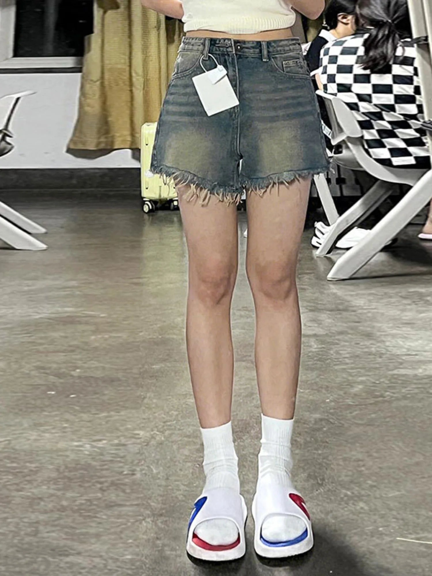 Women's High Waist Denim Shorts Vintage Wash Arc Pocket Raw Fringe Hem Distressed Jean Shorts Y2K Streetwear